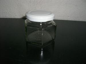Seks-kantet glas med hvidt l�g, 105 ml